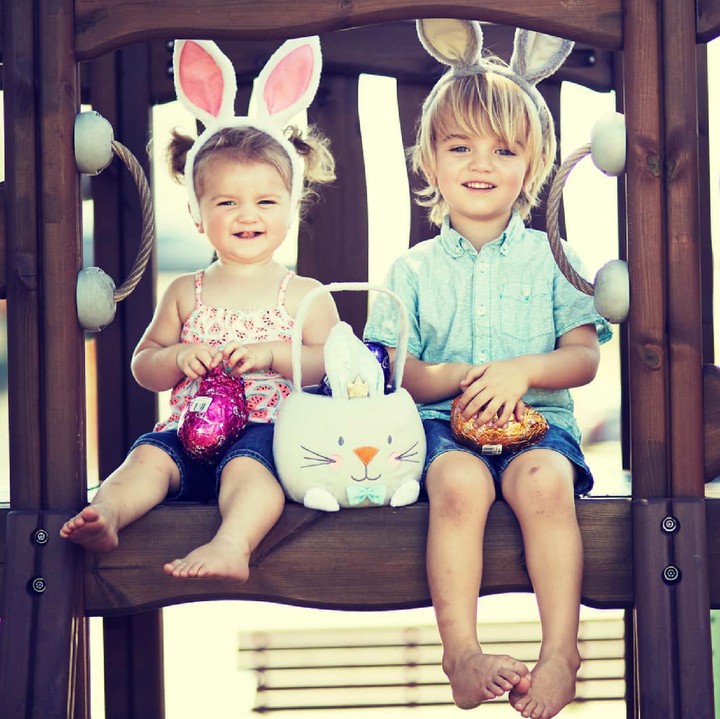 <p>Cute banget kan kakak dan adik ini berkostum kelinci kayak gini. (Foto: Instagram- @hawaiian_au)</p>