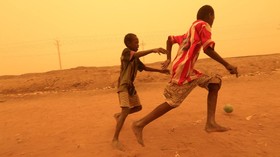 FOTO: Menembus Badai Pasir di Sudan