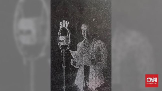 Sebelum Radio Republik Indonesia (RRI) lahir, telah muncul radio milik orang Indonesia Solosche Radio Vereeniging (SRV) di Solo pada zaman pra-kemerdekaan.