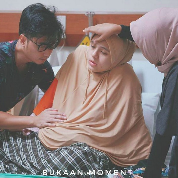<p>Memang, saat berjuang melahirkan si kecil dukungan orang terdekat bisa jadi 'amunisi' ampuh agar kita tetap semangat. (Foto: Instagram/ @missnyctagina)</p>