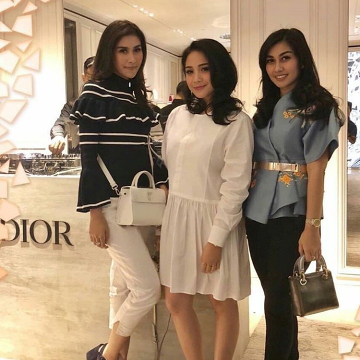 <p>Nggak jarang juga mereka hang out bareng. Wah, adem ya kalau adik dan kakak ipar selalu kompak. (Foto: Instagram @chevirgo)</p>