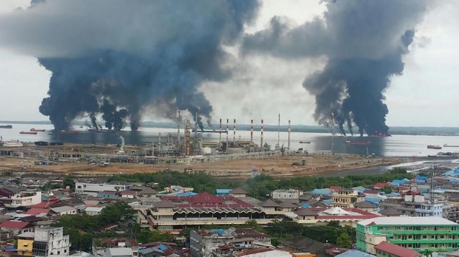 Pertamina mengklaim berhasil memadamkan kebakaran kapal yang terjadi di Teluk Balikpapan. Sejumlah penyelam dikerahkan guna membantu upaya pemadaman tersebut.