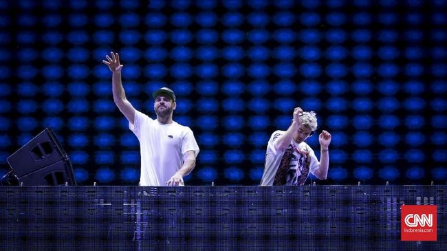 Promotor konser The Chainsmokers di AS membayar denda setara Rp294,49 juta karena melanggar protokol kesehatan di tengah pandemi.
