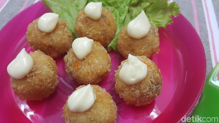 Mumpung lagi libur, yuk bikin makanan ini, Bun, buat si kecil. Enak, renyah, kaya protein lagi. Nyam!