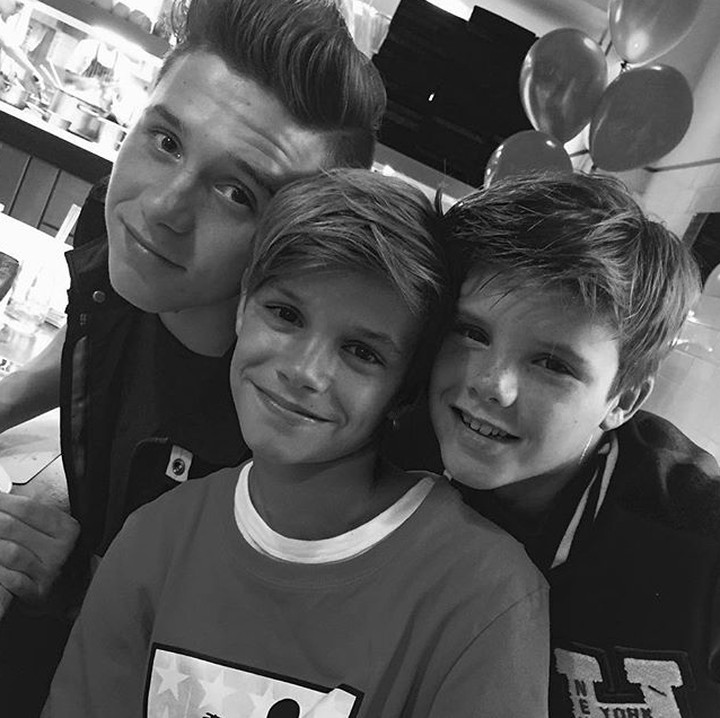 Jagoan-jagoannya David Beckham dan Victoria rukun banget kan? (Foto: Instagram/ @victoriabeckham)
