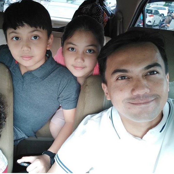 <p>Oke, pose dulu ya sebelum jalan-jalan. Cekrek! (Foto: Instagram @sahrulgunawanofficial)</p>