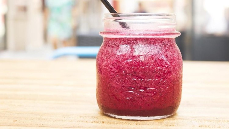 Membuat smoothie berbahan dasar plasenta? Hmm, gimana ya rasanya?