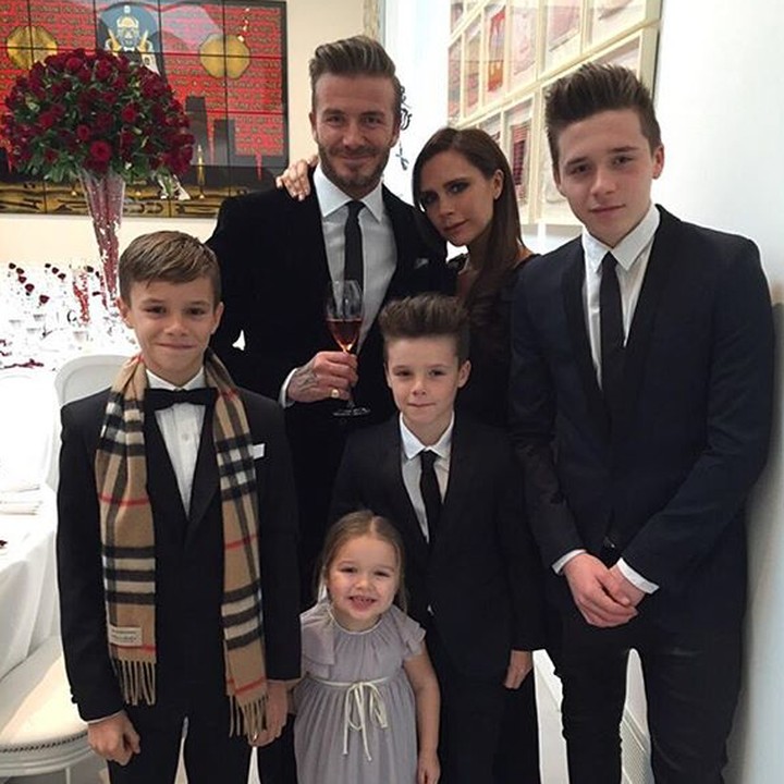 Squad lengkap keluarga David Beckham dan Victoria. Harmonis! (Foto: Instagram/ @victoriabeckham)