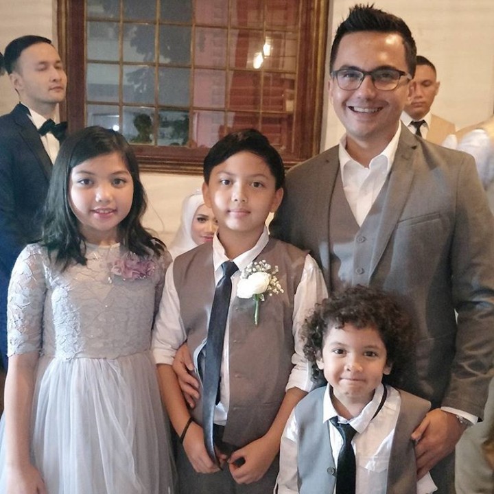 <p>Nah, kalau ini saat ayah ganteng dan ketiga anaknya kondangan. (Foto: Instagram @sahrulgunawanofficial)</p>