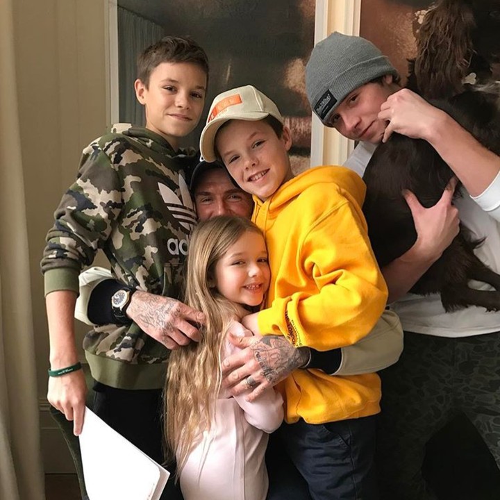 Mereka sayang banget lho sama adik perempuan satu-satunya, Harper. (Foto: Instagram/ @victoriabeckham)