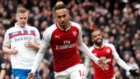 Arsenal Kalahkan Stoke City 3-0