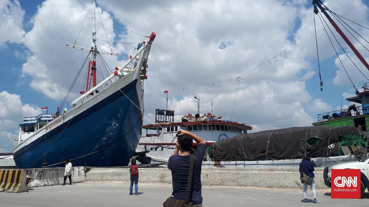 Menjajal Walking Tour Keliling Sudut-Sudut Kota Menamatkan Jakarta