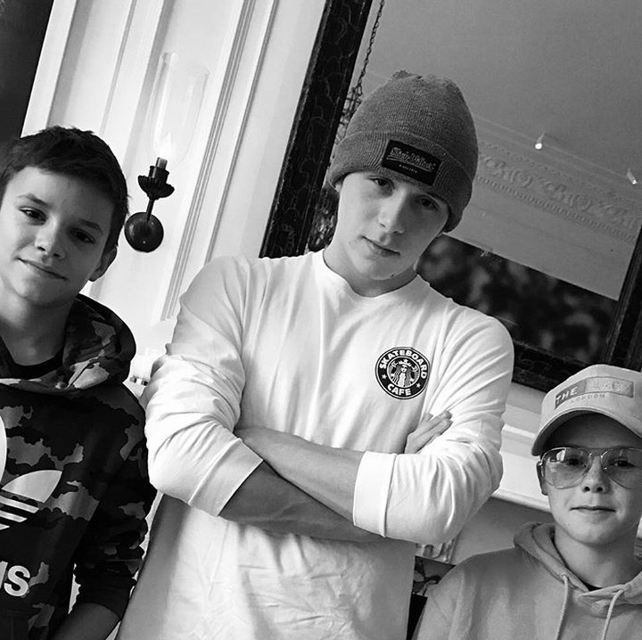 Barisan si anak lelaki, ganteng-ganteng kan? Hi-hi-hi. (Foto: Instagram/ @victoriabeckham)
