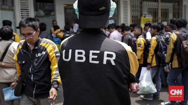 Sejumlah pengemudi Uber memilih bergabung ke Gojek dibandingkan Grab karena lebih mudah untuk mendaftar.
