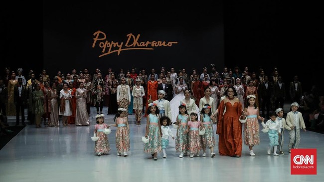 FOTO:Perayaan 40 Tahun Poppy Dharsono di Dunia Mode Indonesia