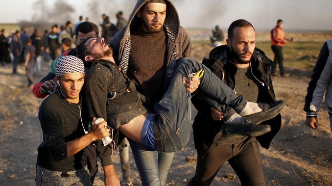 Tentara Israel menembaki para demonstran, menewaskan dua orang dan melukai sedikitnya 150 lainnya dalam aksi protes 'Jumat Api' di Gaza.