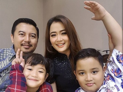 Pejuang LDR, Intip Tips Jaga Pernikahan ala Vega Darwanti
