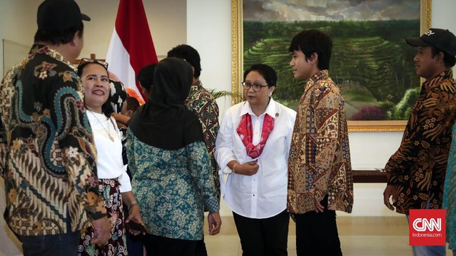 Kementrian Luar Negeri RI berhasil membebaskan enam warga Indonesia (WNI)  anak buah kapal (ABK) Kapal Salvatur yang disandera milisi di Benghazi, Libya.