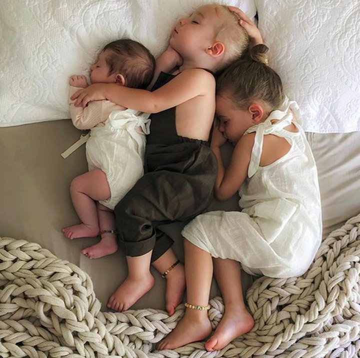 <p>Kelak mereka besar, bunda dan ayah bisa merindukan momen-momen ini. (Foto: Instagram/ @chasingthesummerfields)</p>