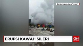 Erupsi Kawah Sileri Membuat Warga Sekitar Panik
