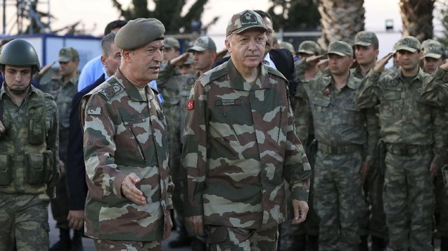 Presiden Turki Recep Tayyip Erdogan dan Perdana Menteri Israel Benjamin Netanyahu saling mengejek dimana Erdogan menyebut Netanyahu 'teroris'.