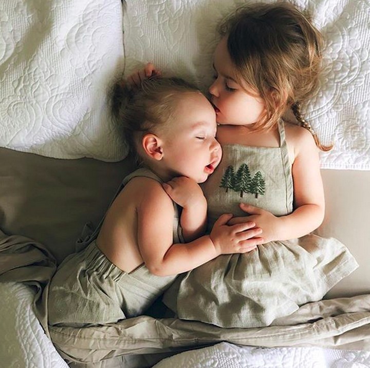 <p>Throwback saat si bungsu Caris belum lahir, Bun. Quinn dan Theo rukun banget. (Foto: Instagram/ @chasingthesummerfields)</p>
