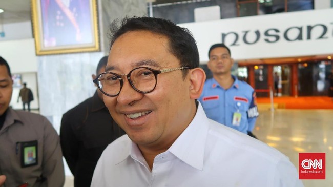 Wakil Ketum Gerindra Fadli Zon menilai pemerintah amatir karena menggunakan jasa influencer untuk meredam dampak virus corona terhadap perekonomian.