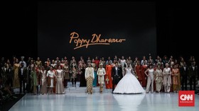 FOTO:Perayaan 40 Tahun Poppy Dharsono di Dunia Mode Indonesia