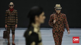 Fashion Week Perdana untuk Pria-Pria Arab Digelar di Gurun