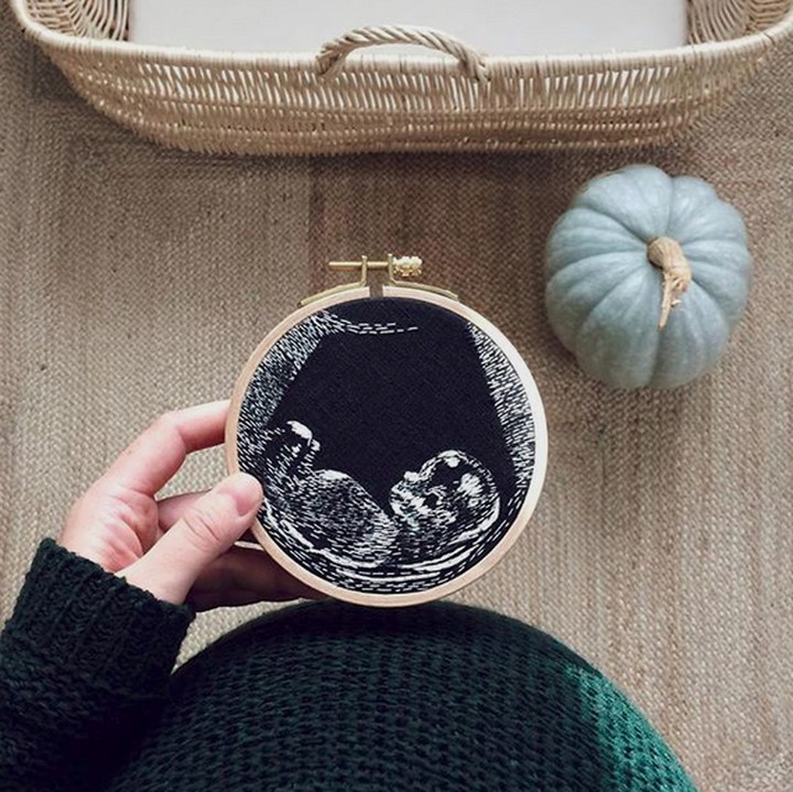 <p>Menjadikan foto USG sebagai motif sulaman adalah ide seorang ibu bernama Veselka Bulkan. (Foto: Instagram/ @catchtheinspiration)</p>