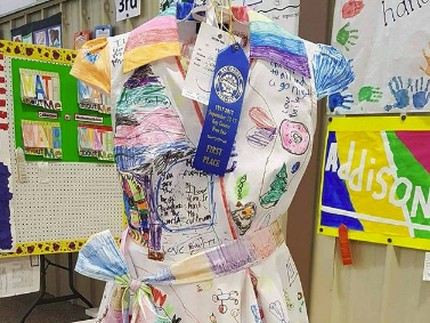 Nggak Nyangka, Motif Cantik Gaun Ini Ternyata Coretan Anak-anak