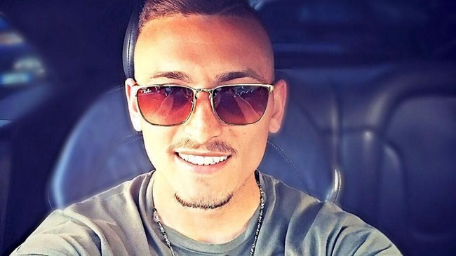 Bek tengah klub Serie D Italia, Davide Iovinella, memutuskan untuk pensiun dini di usia 24 dan memilih menjadi aktor film porno.
