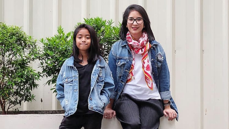 Novita Angie kurang setuju jika anak-anaknya kelak terjun ke dunia entertainment seperti dirinya. Hmm, kenapa ya?