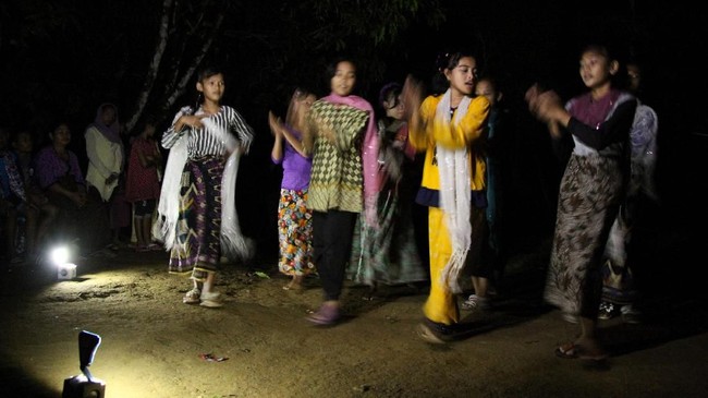 FOTO: Desa Simpang Nun Jauh dari 'Sengat' Listrik