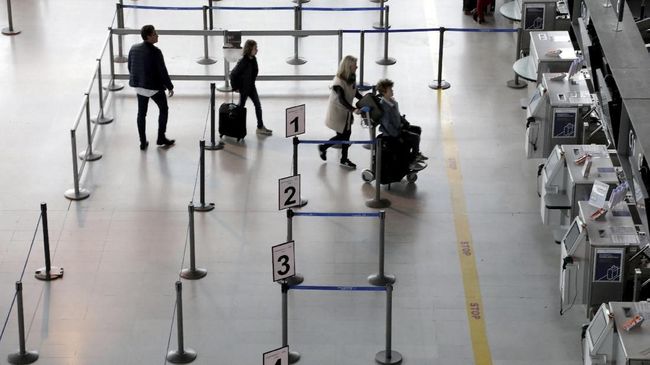 Transit atau menunggu waktu penerbangan pulang di bandara bisa jadi hal yang menyebalkan jika tak diisi dengan kegiatan yang menyenangkan hati.