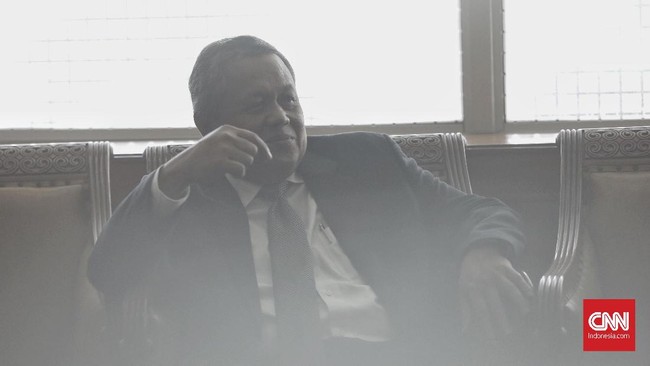 Gubernur baru Bank Indonesia (BI) Perry Warjiyo berjanji akan pro stabilitas sistem keuangan dan pertumbuhan ekonomi.