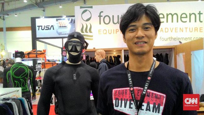 Setelah scuba diving, model sekaligus pembawa acara televisi Marshall Sastra kini menggemari skydiving.