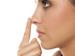 Dokter Sarankan Rajin Cuci Hidung Selama Pandemi Corona, Ini Manfaatnya