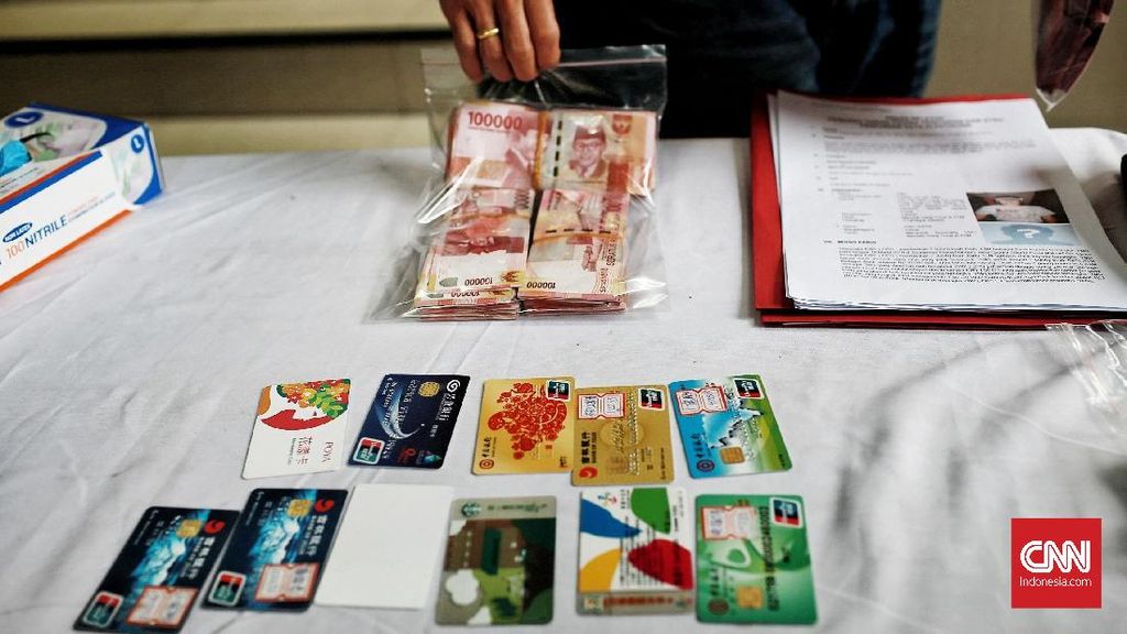 Polres Jaktim Bongkar Komplotan Ganjal ATM Beraksi di Cipayung, Kerugian Rp274 Juta!