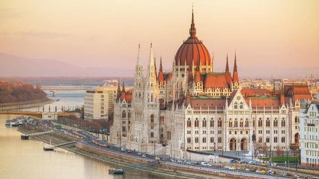 Beberapa tahun terakhir ibu kota Hungaria, Budapest, dikenal sebagai pusat pesta di Eropa Timur yang murah meriah.
