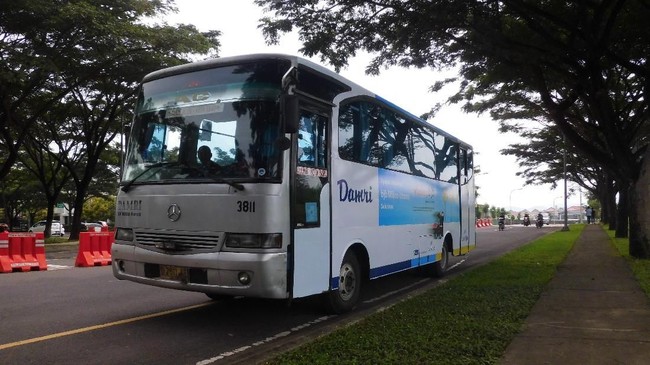 Damri menguji coba rute dari Stasiun Kereta Cepat Halim-Bandara Soetta. Tarif uji coba Rp40 ribu.