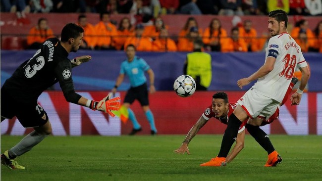 Gelandang Bayern Munchen, Thiago Alcantara, menjadi penentu kemenangan Bayern Munchen 2-1 di markas Sevilla pada leg pertama perempat final Liga Champions.