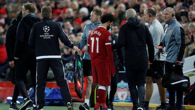 Mohamed Salah mengalami cedera saat memperkuat Liverpool menekuk Manchester City 3-0 di Liga Champions. Juergen Klopp khawatir dengan cedera Salah.