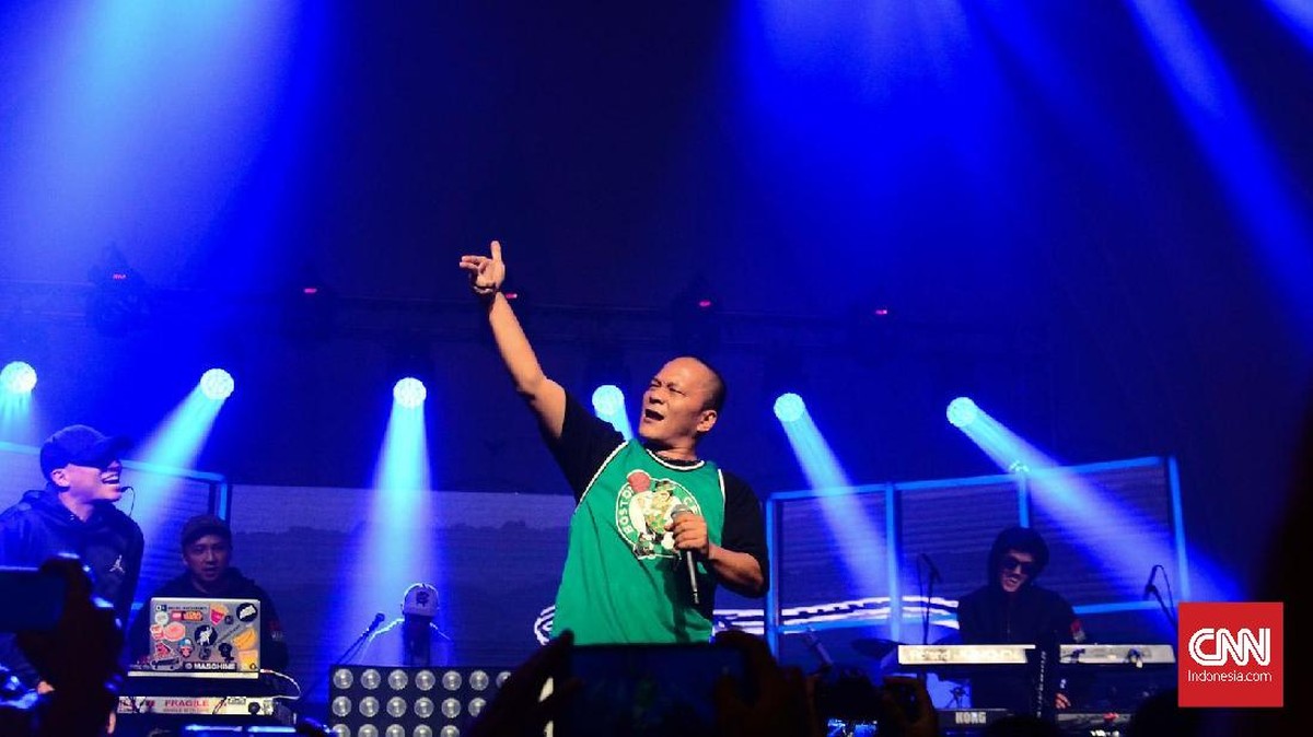 FOTO: 'Bebas Lepas' di Konser 25 Tahun Iwa K