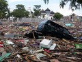 Warga Aceh Berkemah di Lahan Bekas Tsunami