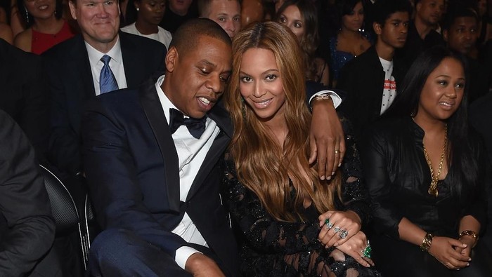 CLEVELAND, OH - NOVEMBER 04:  (L-R) Beyonce and and Jay Z perform on stage during a Get Out The Vote concert in support of Hillary Clinton at Wolstein Center on November 4, 2016 in Cleveland, Ohio. With less than a week to go until election day, Hillary Clinton is campaigning in Pennsylvania, Ohio and Michigan.  (Photo by Duane Prokop/Getty Images)