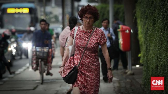 Sri Mulyani Pungut Pajak WNA Tinggal di RI Melebihi 183 Hari Menkeu Sri Mulyani resmi memajaki WNA yang tinggal di RI lebih dari 183 hari dalam jangka waktu 1 tahun dan mempunyai niat tinggal di RI.