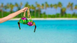 img-title Sosok Orang Kaya Dubai Beli Pulau Pribadi Rp756 Miliar Agar Istri Bisa Renang Pakai Bikini