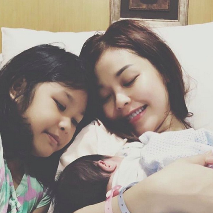 <p>Tanggal 8 Maret lalu, mereka kedatangan anggota keluarga baru nih. Adiknya Thameika yaitu si ganteng Mohamad Khalil Al Hikmah. (Foto: Instagram/ @methayuna)</p>