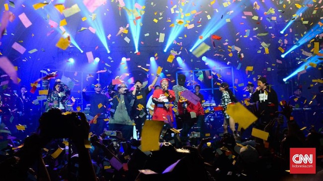 FOTO: 'Bebas Lepas' di Konser 25 Tahun Iwa K